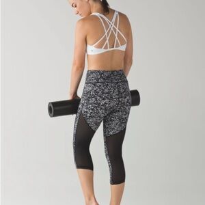 LULULEMON Deep Breath Crop 21” Leggings Black and White Iced Wave Mesh on Back